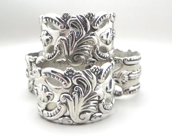 Godinger Silver Plated Napkin rings Set of 4, Baroque Art Scroll design, Marked GSA, Table accessory