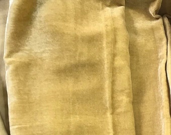 Tessuto in velluto di seta gialla tagliato a misura