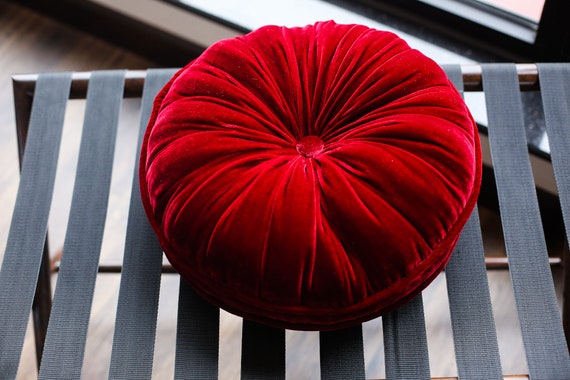 Red round pillow discount