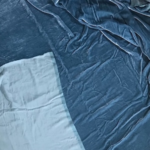 Tecido de veludo Celeste Blue Silk no quintal