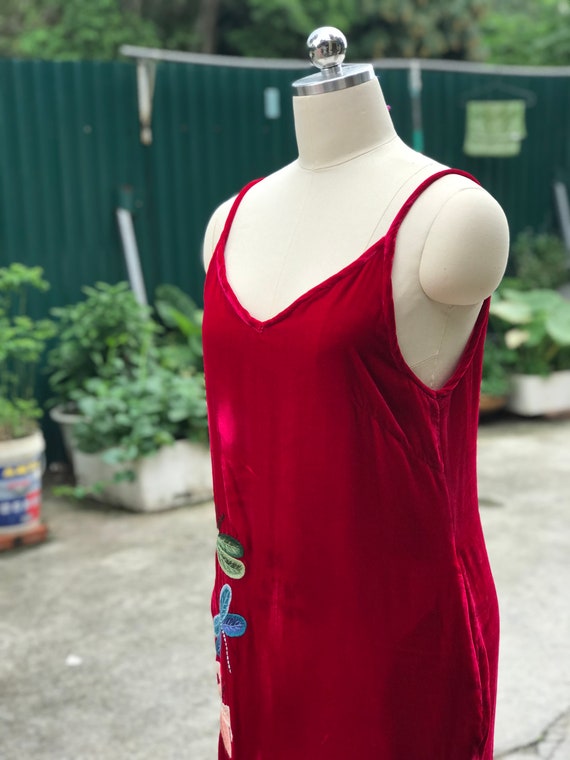 手刺繍のトンボのシルクベルベットのスリップドレス、女性用のシルク