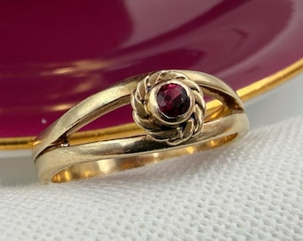 Vintage 9ct Gold Ring • Ruby Red Stone • Twin Rail Shoulders • Rope Twist Halo