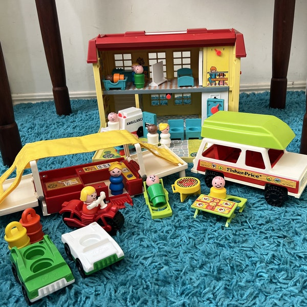 Vintage Fisher Price Original Little People Sets 931 Children's Hospital & 992 Car + Pop-Up Camper 36pcs In Total ONE LOT