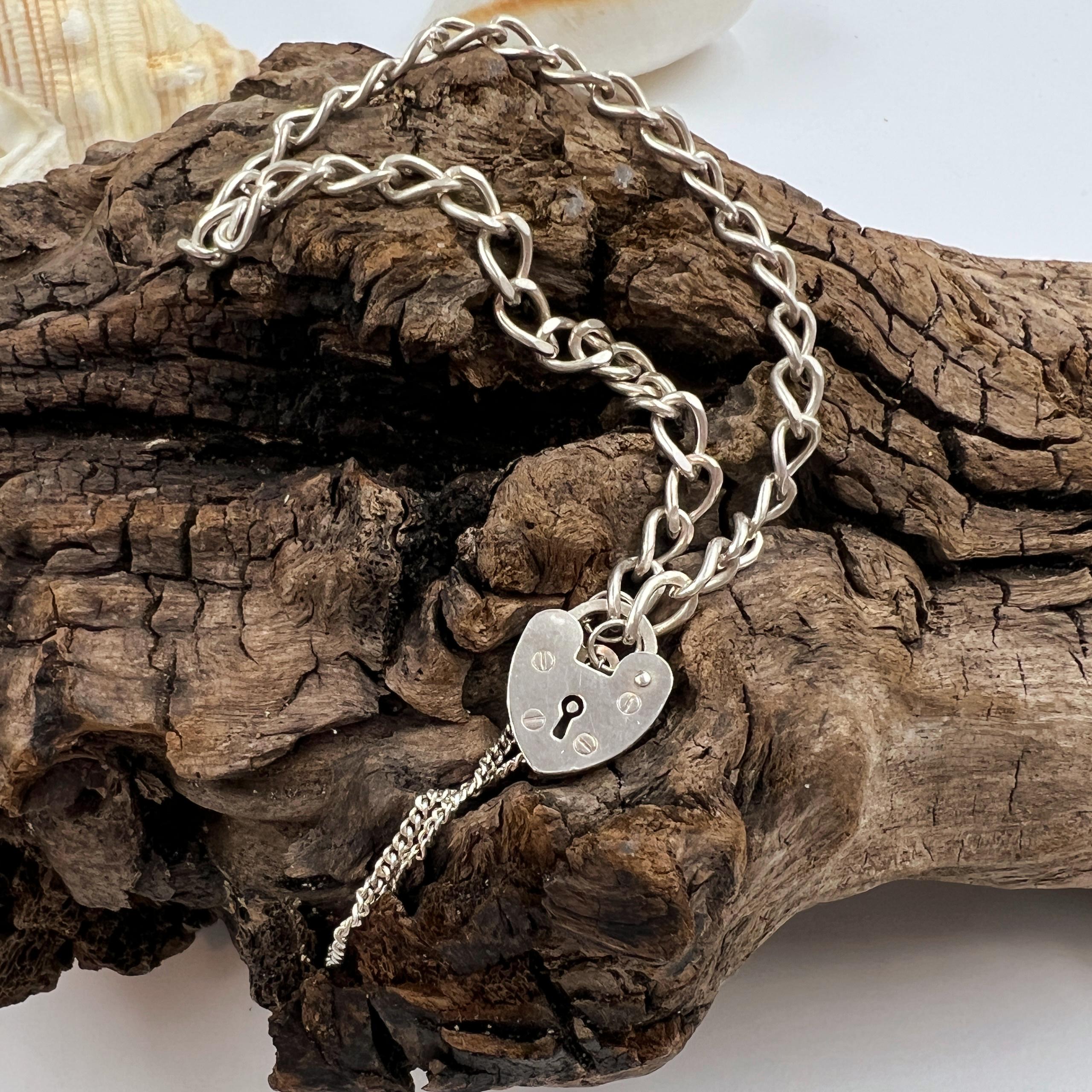 Traditional Heart Shaped Padlock Charm Bracelet 17.5cm Curb Link Chain Solid Vintage Sterling Silver with Safety Chain 5g Minimalist Style