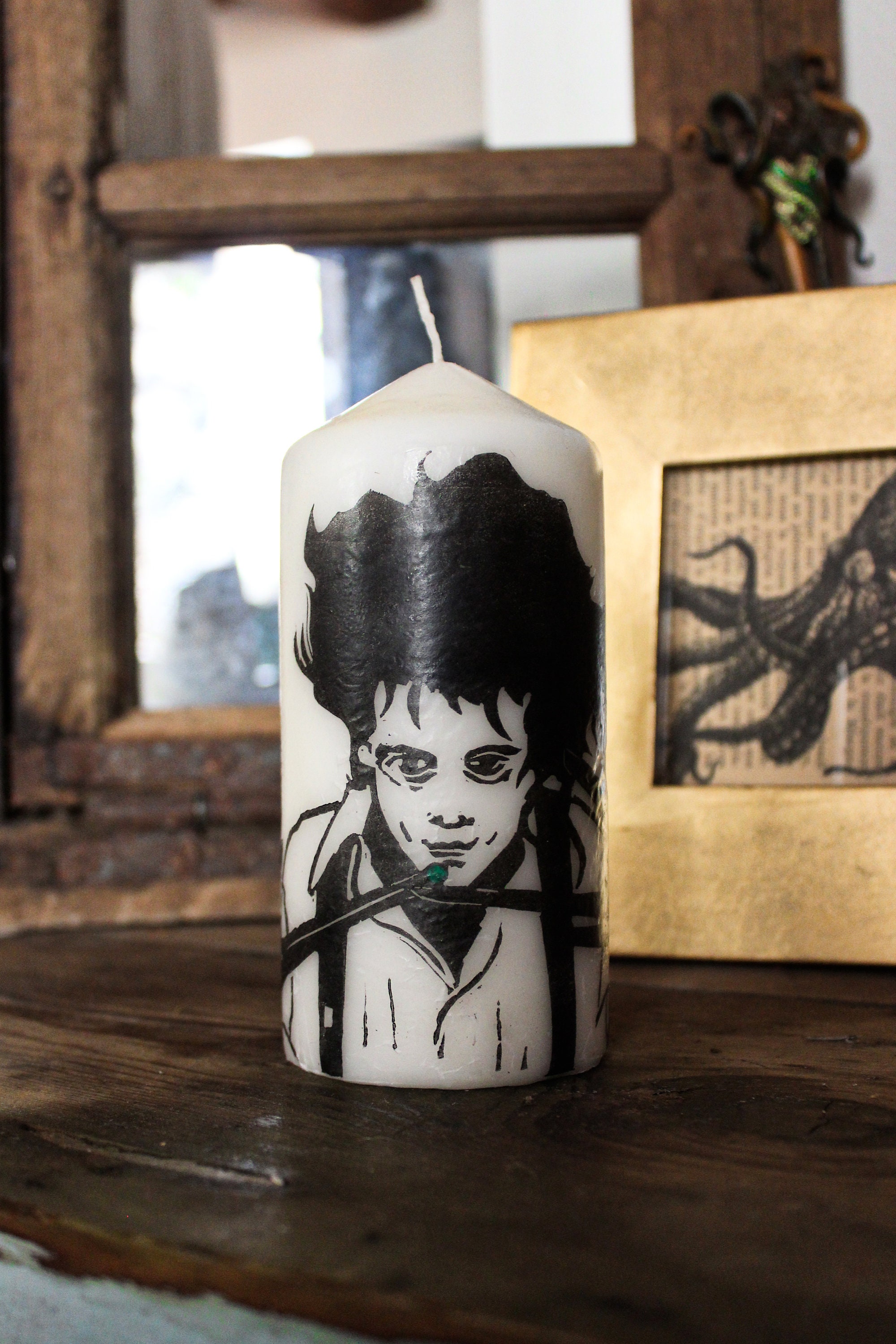 Edward Aux Mains d'argent - Bougie Décorative