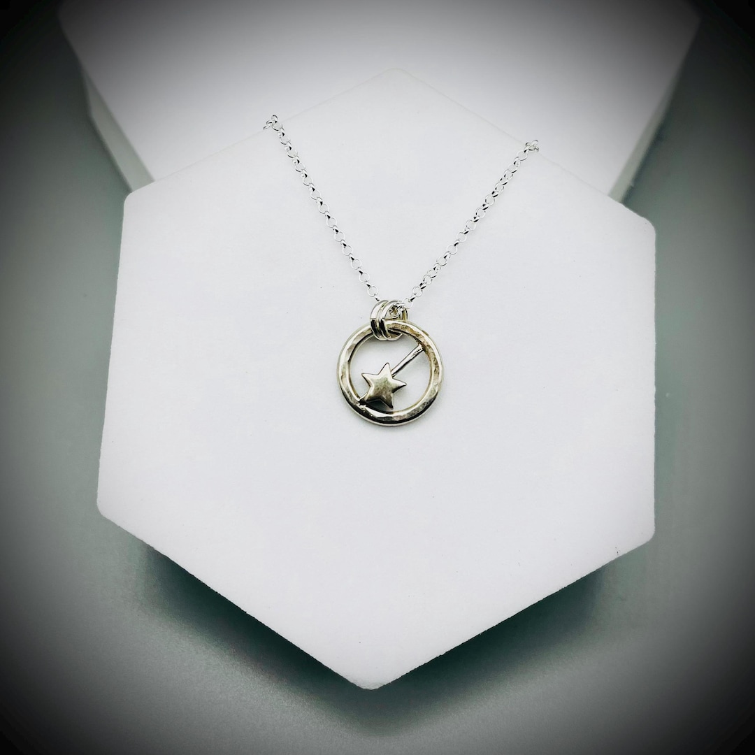 Moving Star Necklace