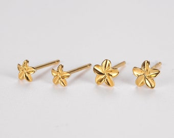 Dainty flower stud earrings, Tiny flower earrings, Sterling silver flower earrings, Minimalist gold earrings, Small flower stud earrings