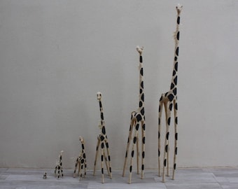Magnífica JIRAFA DE RAFIA - Tejida a mano - 6 TAMAÑOS - Artesanía de Madagascar - Escultura decorativa - Estatua