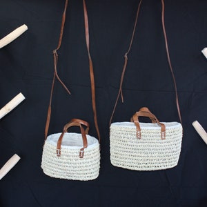 BEAUTIFUL Handbag with shoulder strap and leather handles - openwork wicker - summer woman -