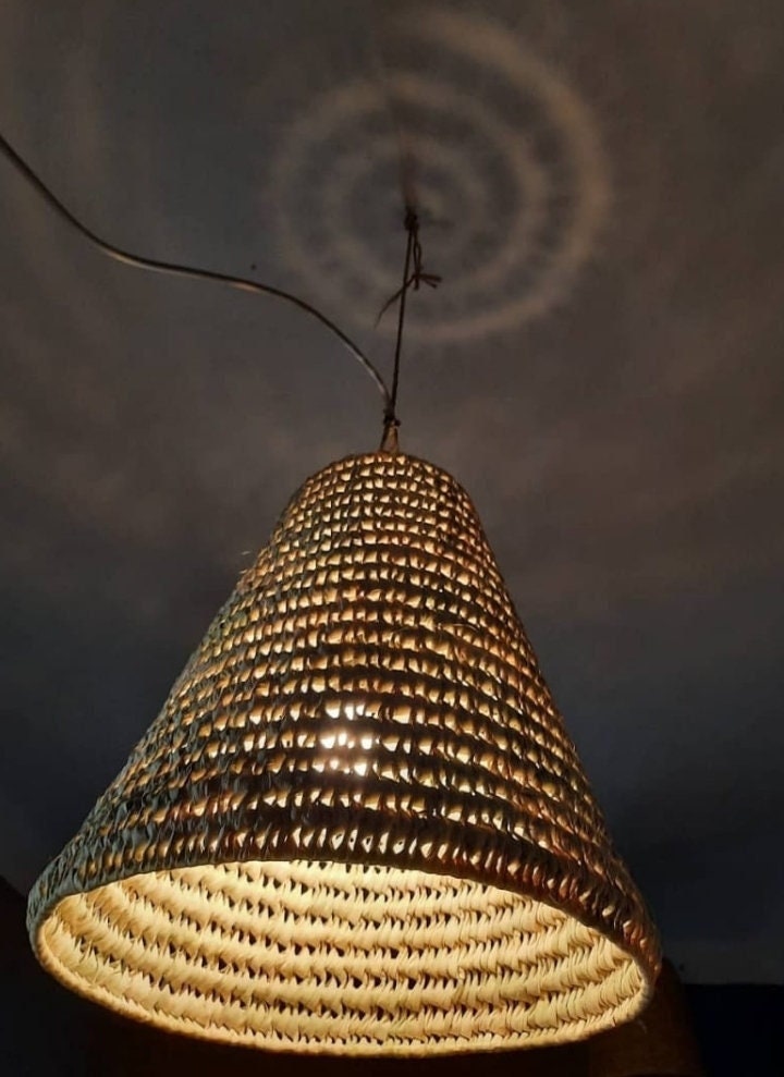 Grande Suspension Cone Rotin - Luminaire Ajouré Lustre Paille Abat Jour Marocain en Palmier
