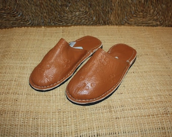 Leather slippers, leather mules - comfortable, easy to slip on, handcrafted - Men's & Women's - Sizes 35 to 45!