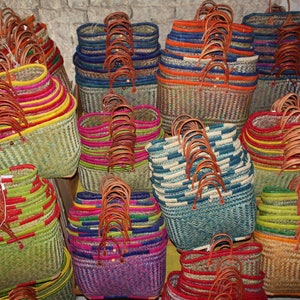 Lot of 15 Baskets - Madagascar Wholesaler baskets tote bag - beach market shopping - wicker straw rush -