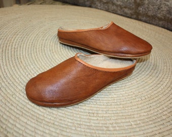 Confortables Chaussons ouverts en CUIR Camel - fourrure Chaude - Couture "cousu retourné" - Homme et Femme - Du 35 au 45