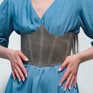 Leather Underbust Corset Belt, Plus Size Vintage Renaissance in Brown