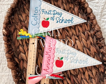 Fanion personnalisé pour la rentrée scolaire | Accessoire photo avec nom personnalisé