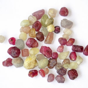 AAA Raw Multi Saphir Perlen: Natürlicher ungeschliffener Edelstein, 6-13 mm