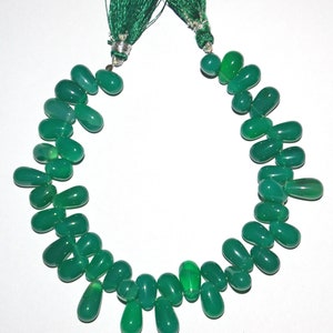 Natural Green Onyx Gemstone Beads: Smooth Drops, 8 Inch Strand