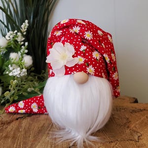 Spring Daisy Gnome, Spring Gnome, Flower Gnome, Farmhouse Gnome, Tiered Tray Gnome, Mantel Gnome, Summer Gnome