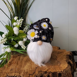 Spring Daisy Gnome, Spring Gnome, Flower Gnome, Farmhouse Gnome, Tiered Tray Gnome, Mantel Gnome, Summer Gnome
