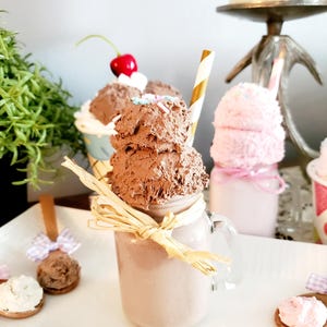 Fake Chocolate Milkshake: Mini Mason Jar, Tier Tray Decor