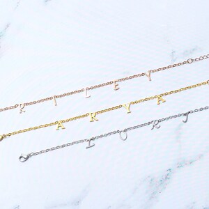 Pulsera de letras en oro, plata, oro rosa • pulsera de nombre • pulsera minimalista • regalos para mamá • pulsera inicial • pulsera personalizada