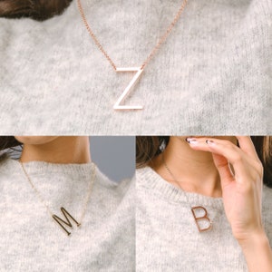 Collar de letras geométricas en oro, oro rosa y plata • collar de letras grandes • letras grandes • collar del alfabeto • joyería de la letra