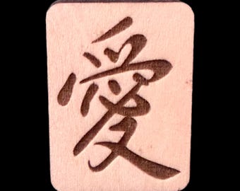 Caligrafía del amor: fichas de mahjong de madera grabadas a mano