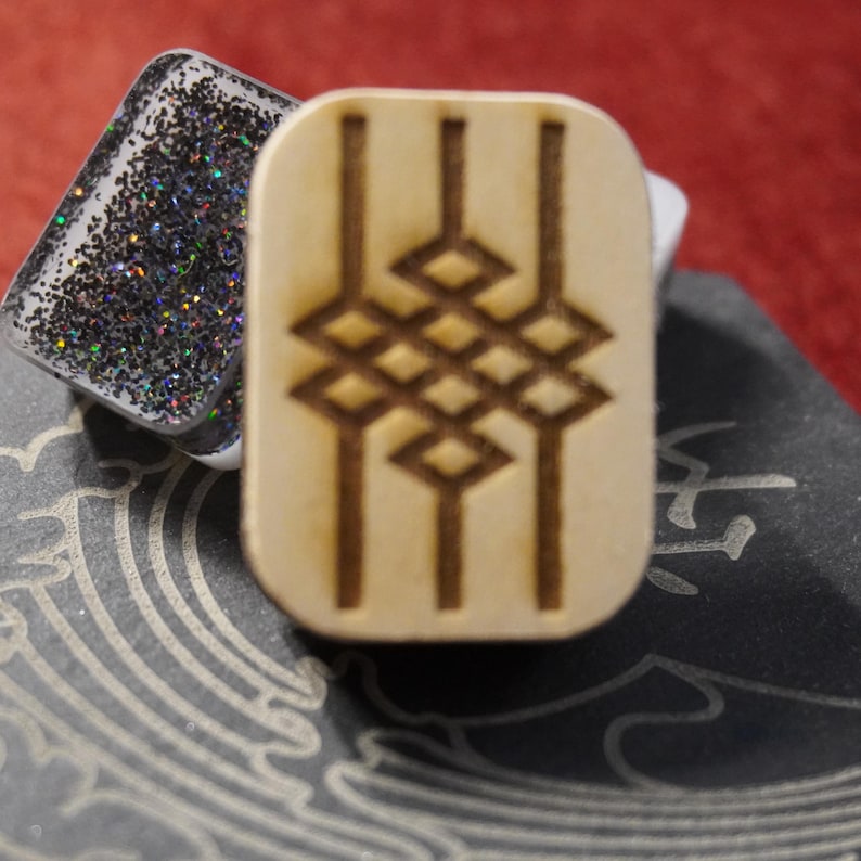 Diamond and Lines Wooden Mahjong Tile – Handcrafted Riichi or American Mahjong Sets
