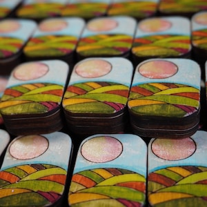 Handgeschilderde houten mahjong-tegelset – Sunrise Back Design – Riichi of Amerikaans mahjong