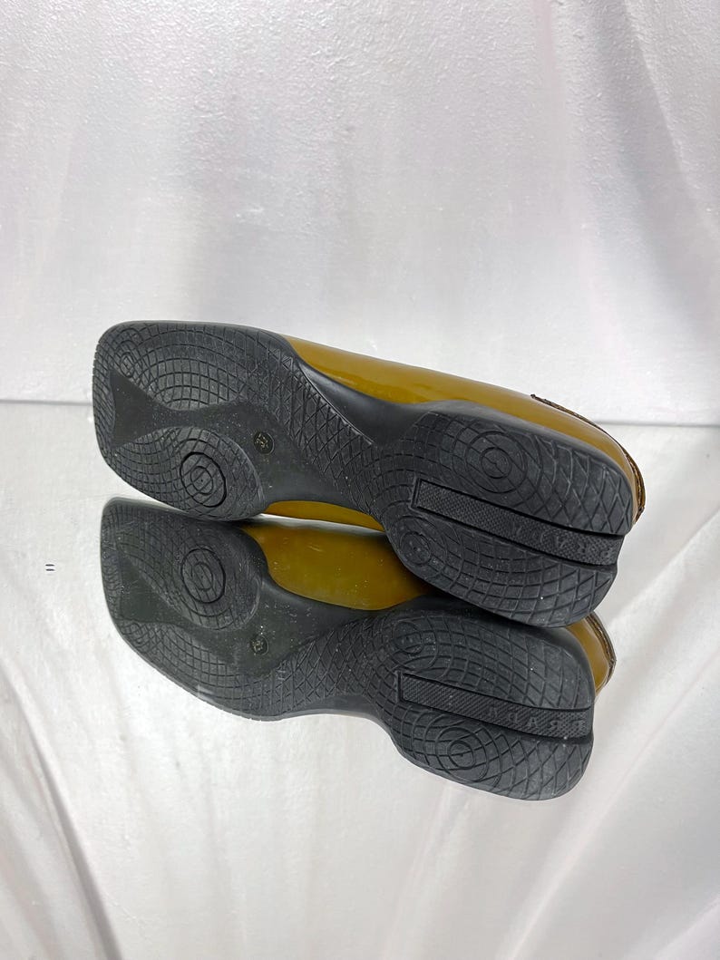 Prada FW 1999 patent leather lace up shoes in dark mustard with contrasting brown panel chunky sole sneakers | rare archive prada image 7