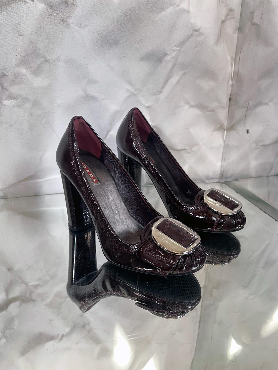 PRADA 26S POINTED-TOE HIGH HEELS 60MM IN BEIGE PATENT CALFSKIN WITH LOGO