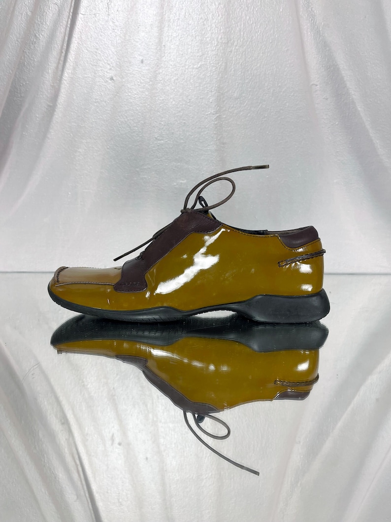 Prada FW 1999 patent leather lace up shoes in dark mustard with contrasting brown panel chunky sole sneakers | rare archive prada image 5