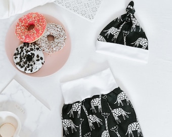 Handmade Unisex Giraffe Baby Harem Pants and Top Knot Hat Set | Gender Neutral Baby Boy or Baby Girl | Newborn Baby Gift for Baby Shower