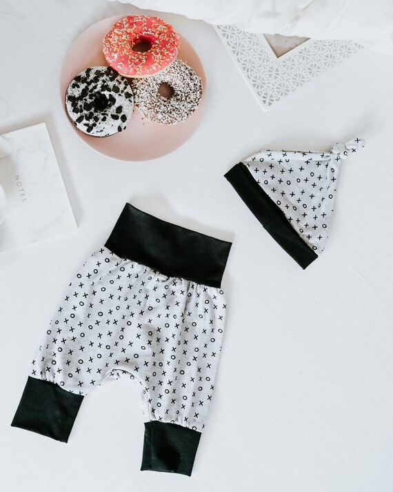 Handmade Unisex Xoxo Baby Harem Pants and Top Knot Hat Set