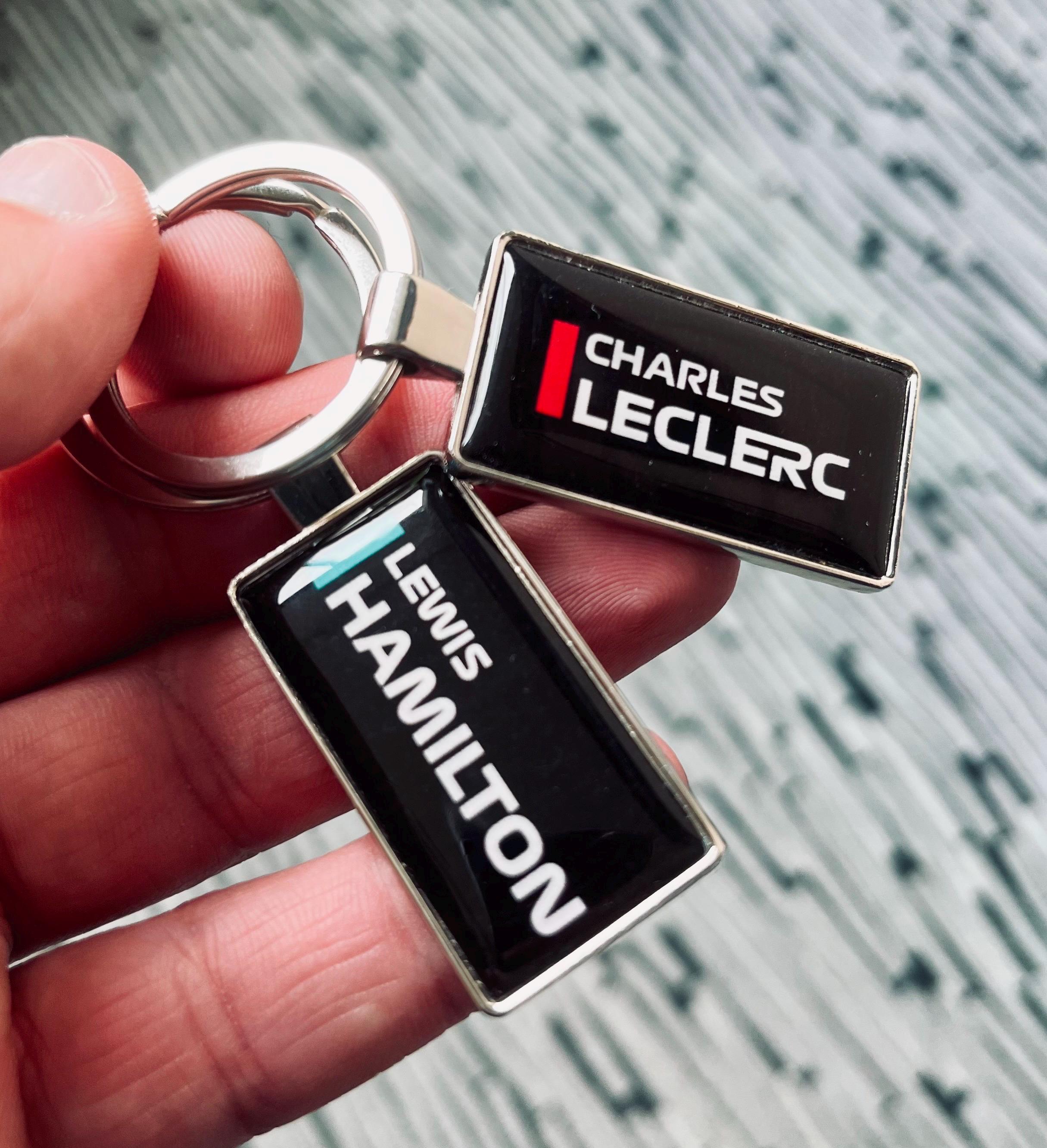 F1ナンバープレートキーホルダー：パーソナライズされたレーシング