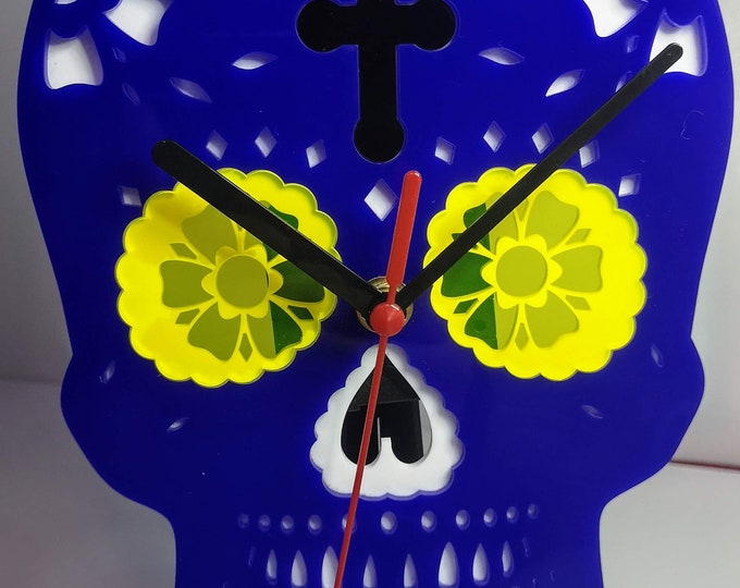 Skull clock blue and white