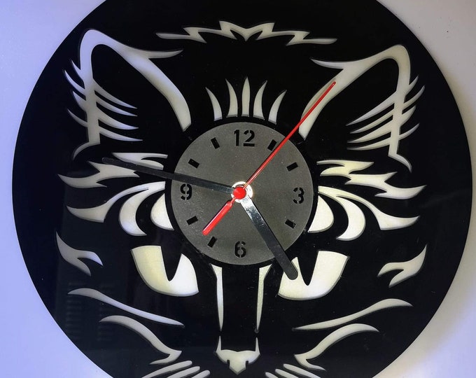 Superb black cat clock
