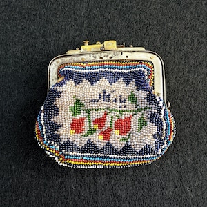 Porta-moedas antigo otomano com miçangas: lembrança floral com miçangas