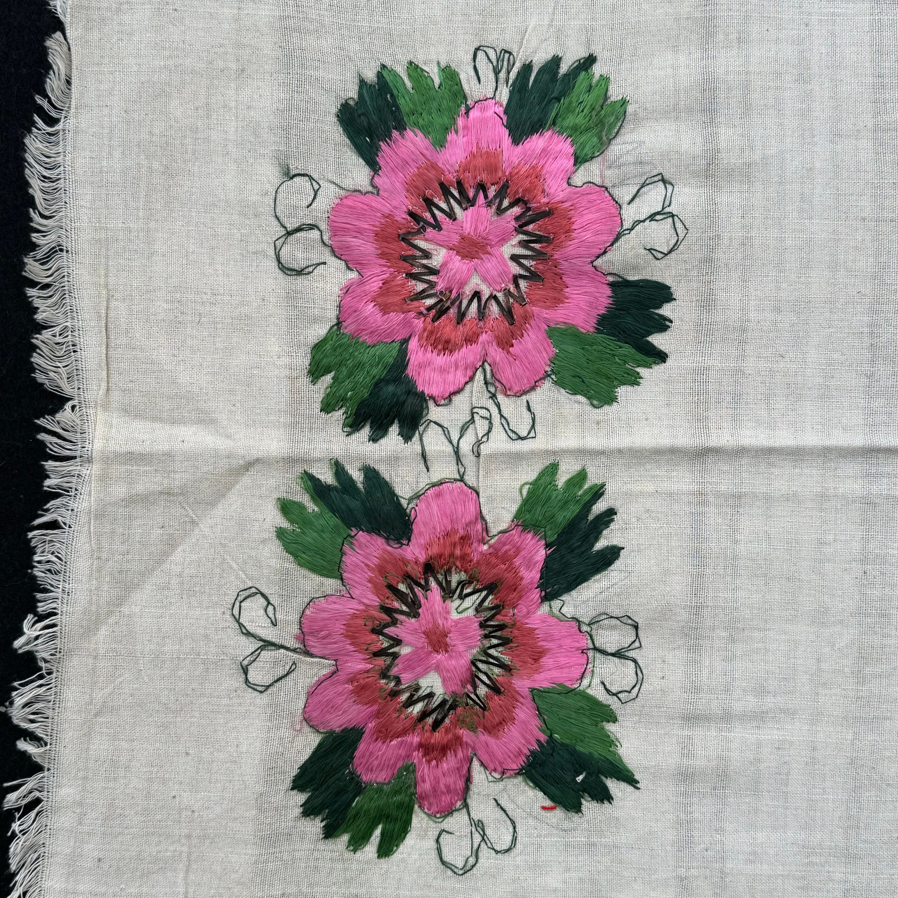 注文 ♥フランスからやって来たピンクの花刺繍ヴィンテージブリキ棚