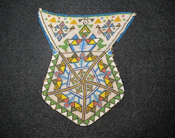 Antiker perlenbesetzter Münzbeutel Vorderseite: Handgefertigte Glasperlenarbeit, 120+ Jahre