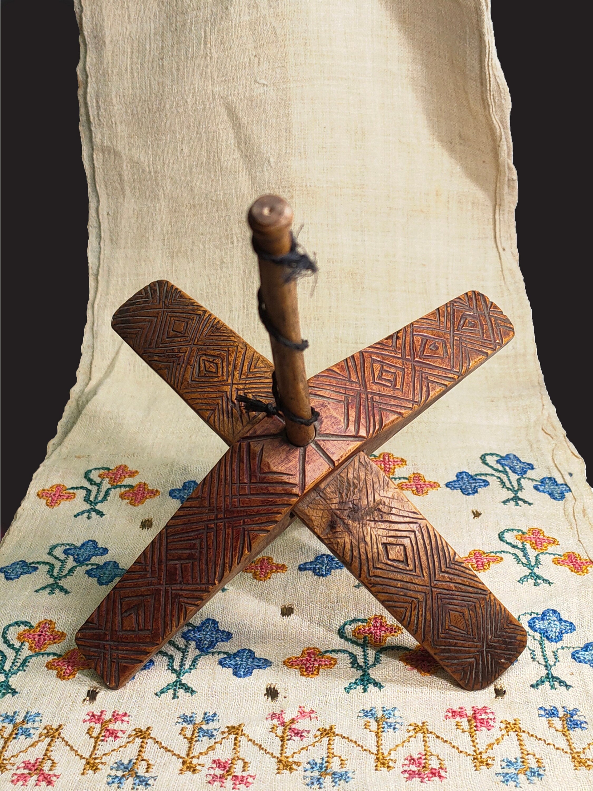 イギリス製木製糸紡ぎ機の女性彫刻アンテイーク1930年代 イギリス製木製糸紡ぎ機の女性彫刻アンテイーク1930年代 Vintage