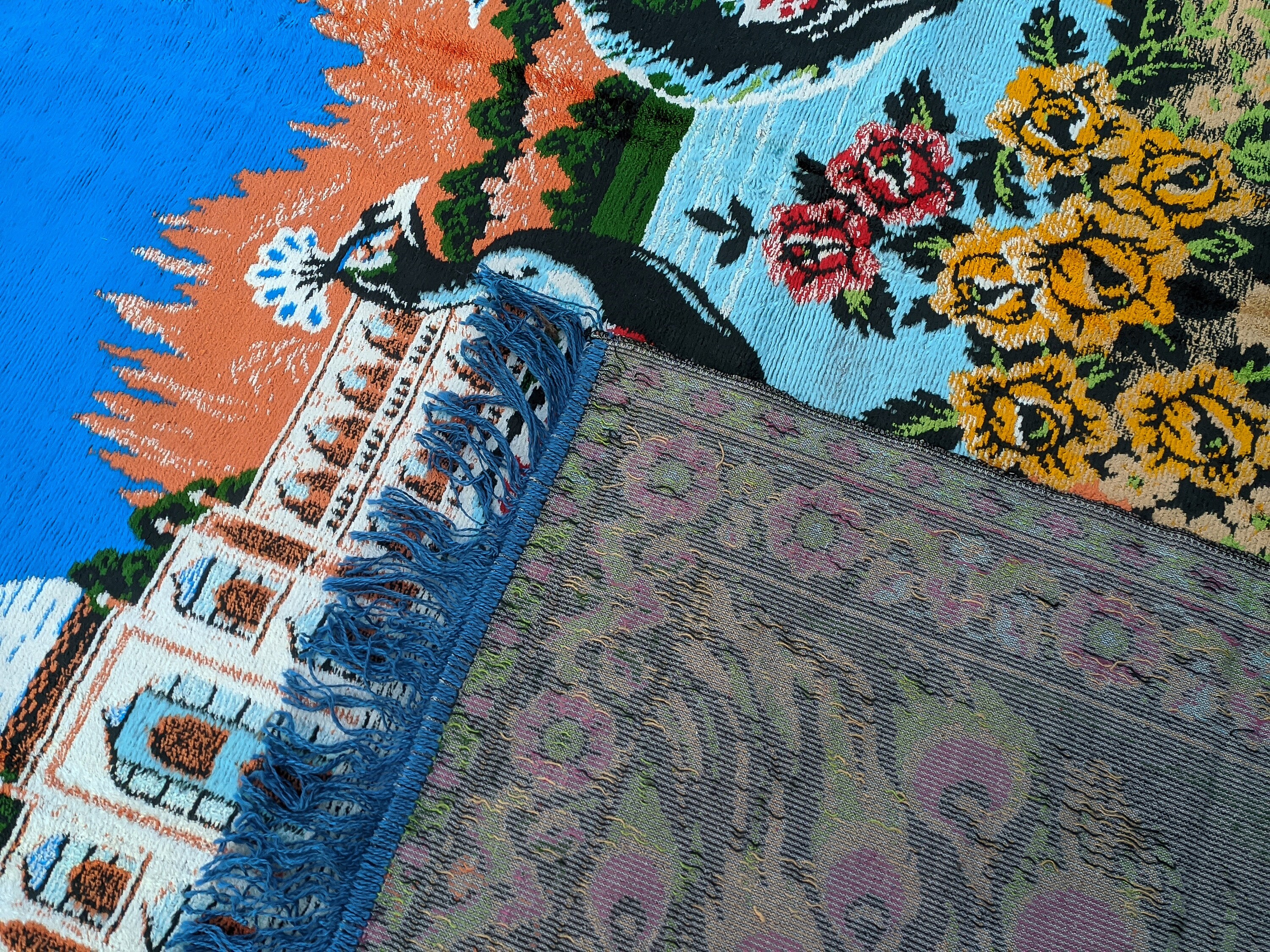 70年代ヴィンテージの孔雀タペストリーラグ：鮮やかなトルコ風壁アート