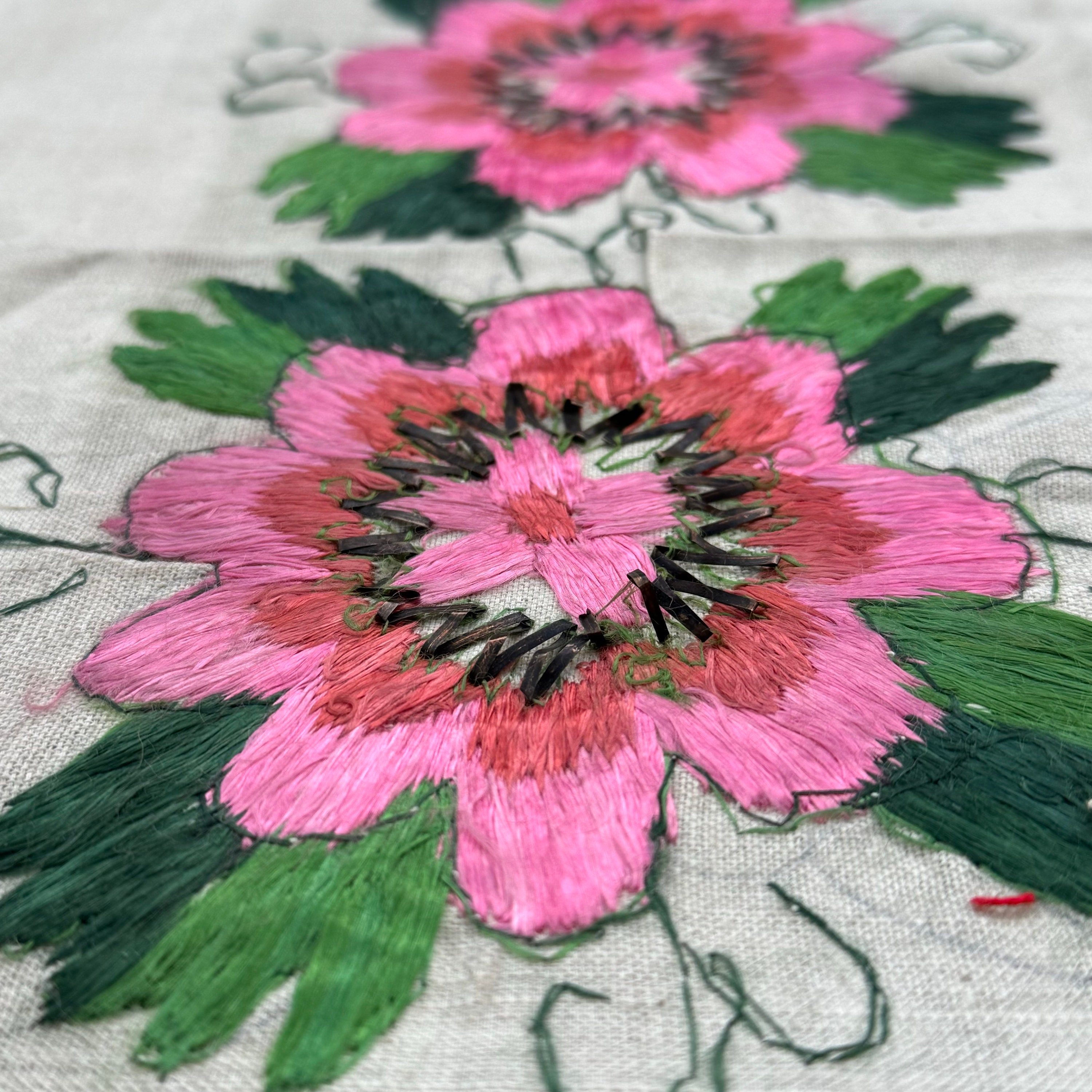 注文 ♥フランスからやって来たピンクの花刺繍ヴィンテージブリキ棚