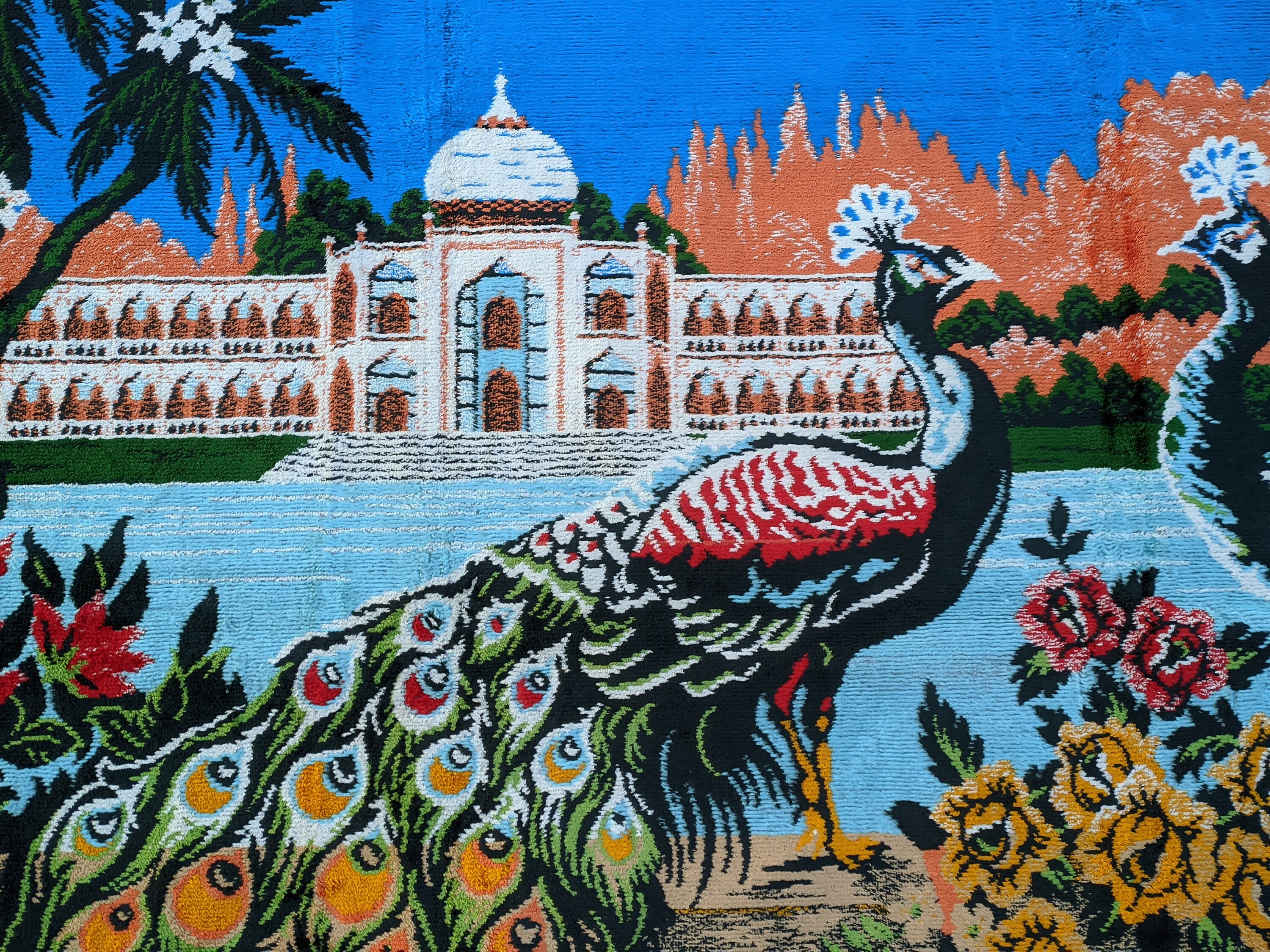 70年代ヴィンテージの孔雀タペストリーラグ：鮮やかなトルコ風壁アート