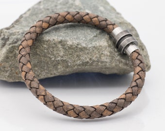 Lederarmband "Paolo" Antik Sand, geflochten, Armschmuck Herren aus hellem Leder, Vintage Look, handgemachter Schmuck