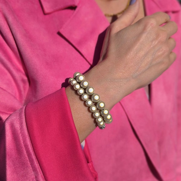 Leuchtende Perlen - Armband in Champagner mit Magic Pearls, Trendfarbe, handgefertigt, Schmuck, Sommer, elastisch