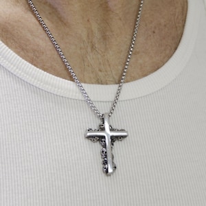 Stainless steel chain with cross pendant, necklace, jewelry for men, high-quality fashion jewelry, waterproof jewelry, chain men, skull