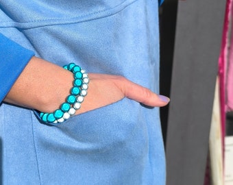 magisches Perlenarmband in der Trendfarbe Petrol/Türkis, handgefertigt, Schmuck, Sommer, elastisch, Armbänder