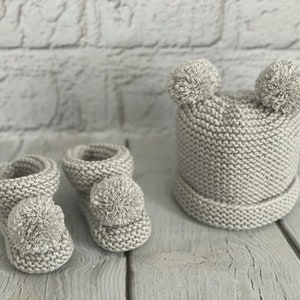 Knitting pattern - Pompom baby beanie and booties