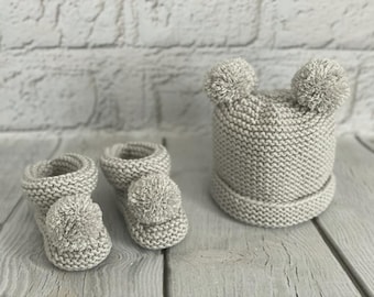 Knitting pattern - Pompom baby beanie and booties